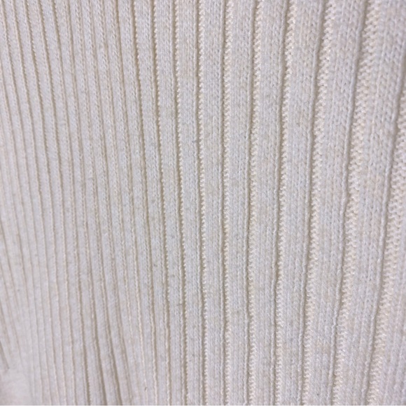 5/$25 Old Navy Oversized Cream Ribbed V Neck Sweater Vest M - Picture 7 of 14